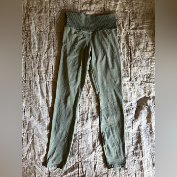 VUORI WOMEN'S RIB STUDIO LEGGING in Light Cloud - Picture 2 of 5